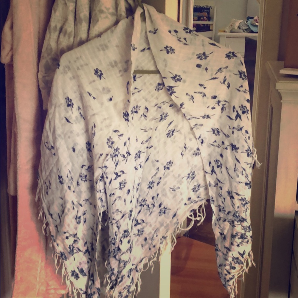 Lightweight scarf